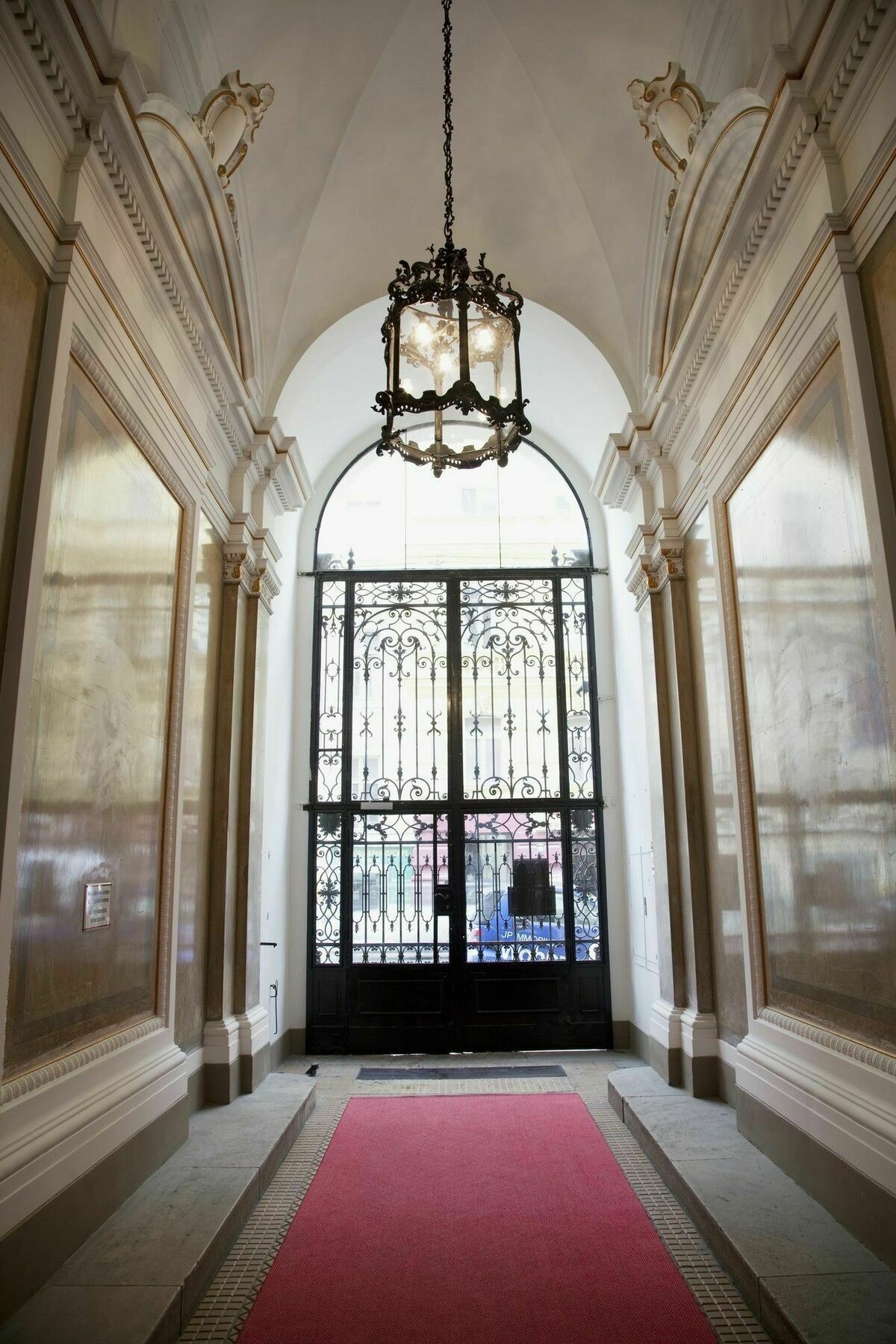 6 * Vienne